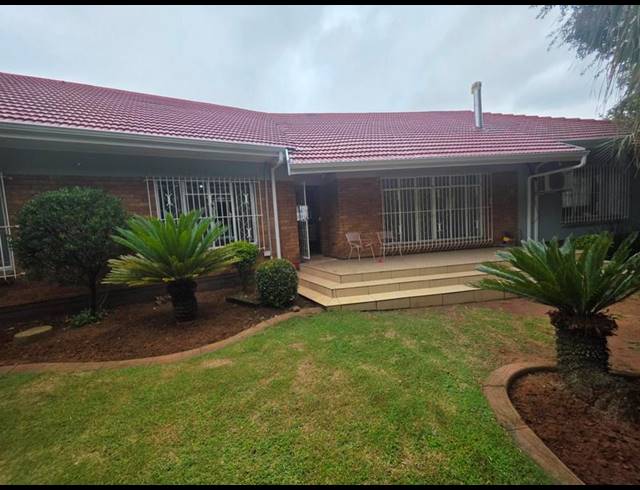 4 BEDROOM HOUSE FOR SALE IN PARKDENE